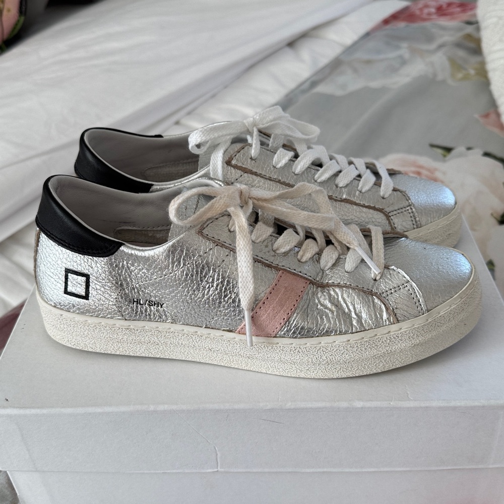 D.A.T.E. Silver Sneakers sz8 (EU39)